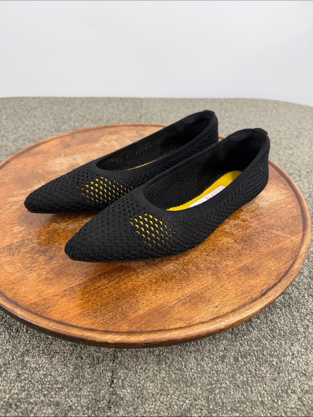 Vivaia Shoes Wm 37.5 Black Pointed Knit Ballet Flats *Flaw - NO Insoles